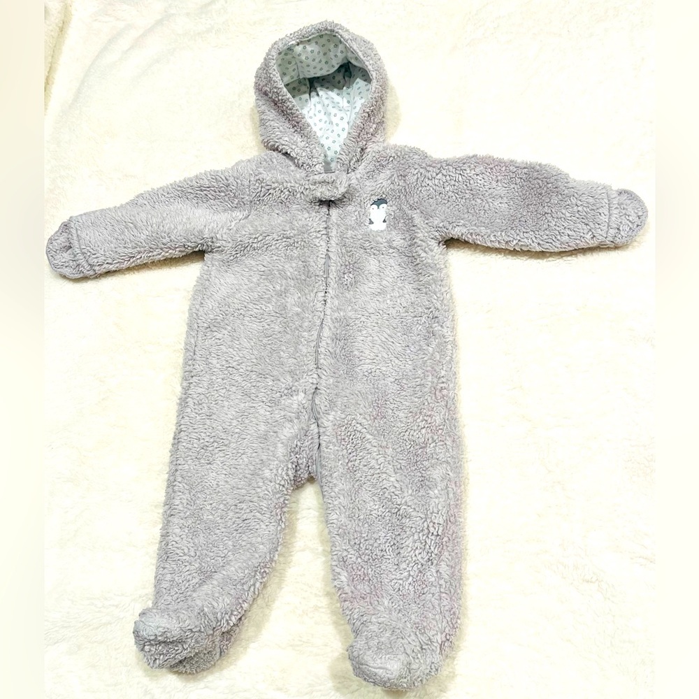 Carter’s Baby Gray‎ Winter Penguin Jumpsuit Size 6M